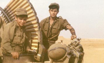 Tefillin with IDF soldiers in the Sinai Desert